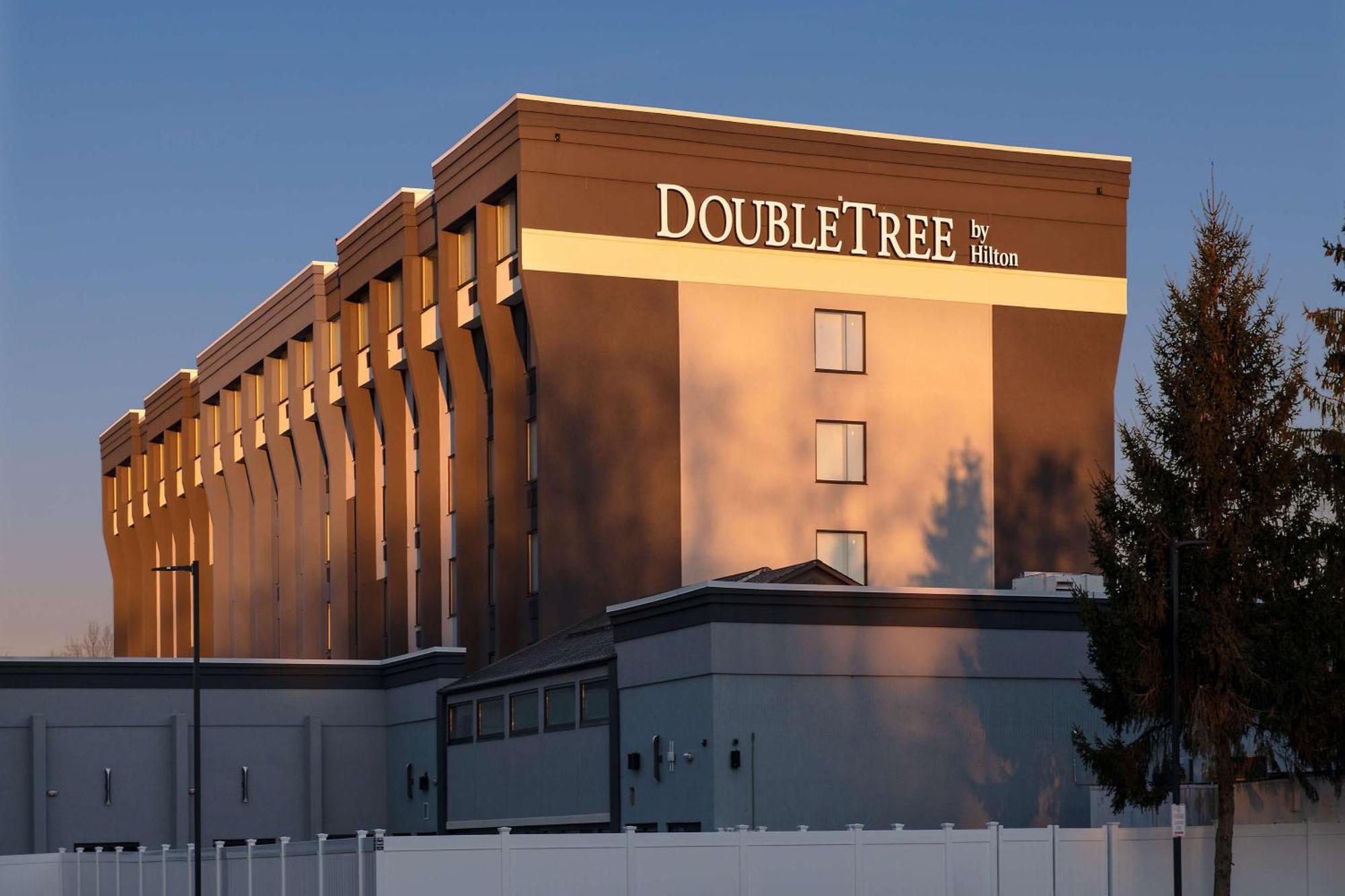 Hotel Doubletree By Hilton Monroe Township Cranbury Rossmoor Exterior foto